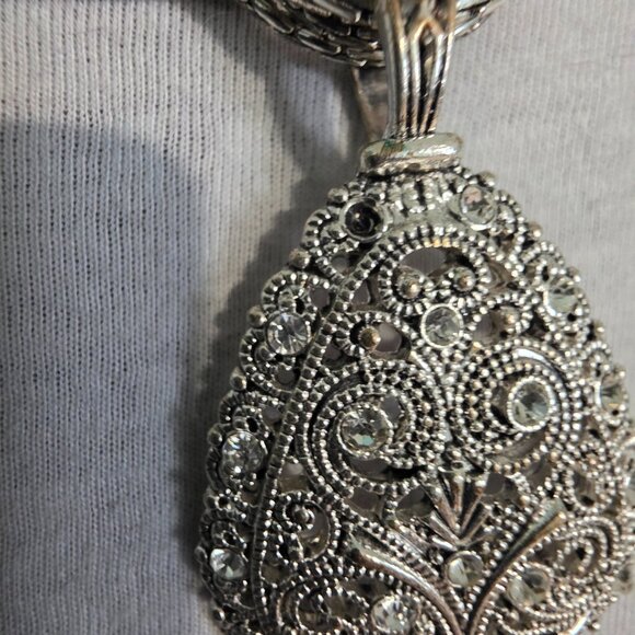 Premier Designs “Unbelievable” Necklace – Silver Filigree Rhinestone Pendant - Picture 13 of 13
